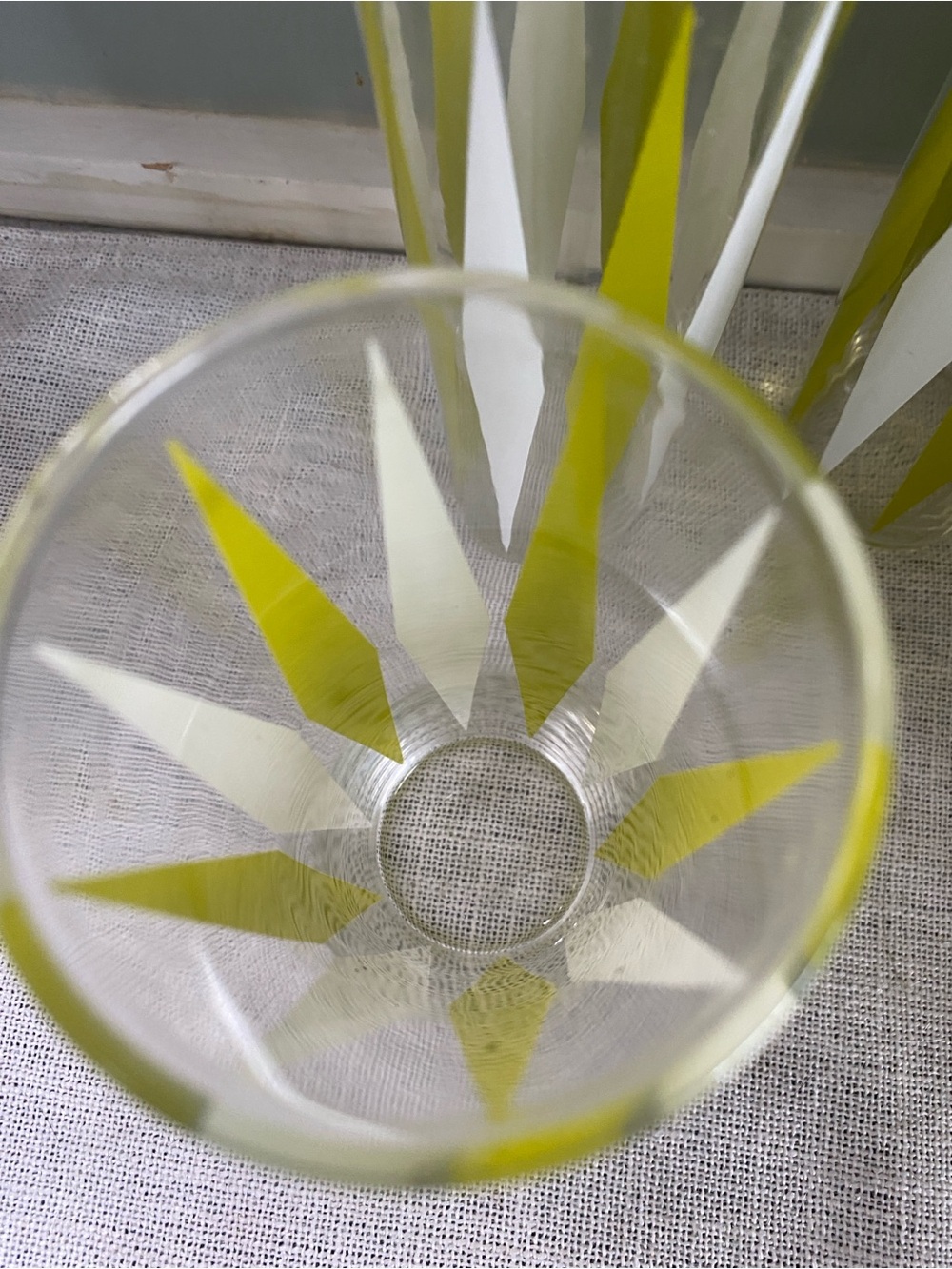 Set of 6 Mid-Century Style Highball Glasses in Chartreuse and White diamonds - Picture 5 of 5